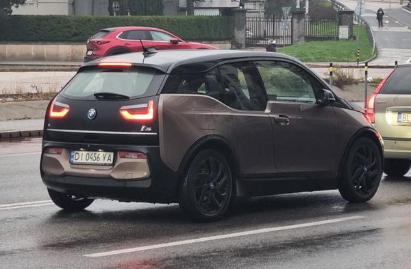 Ukraine spotted in Bratislava, Slovakia. DI = Nationwide, registered online via the Diia app. Y = Eletric vehicle. Photo taken on 23.12.2025.